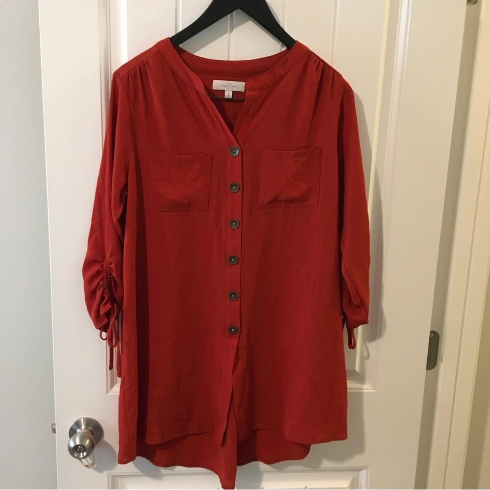 New Directions Rust colored button up blouse. Size S